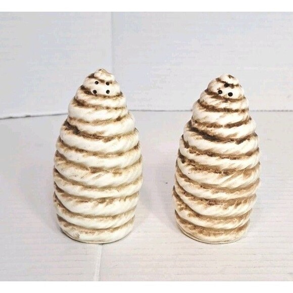 Bee Hive Bumblebee Themed Made In Japan 4" Collectible Condiment Set Vtg Decor - Picture 3 of 5